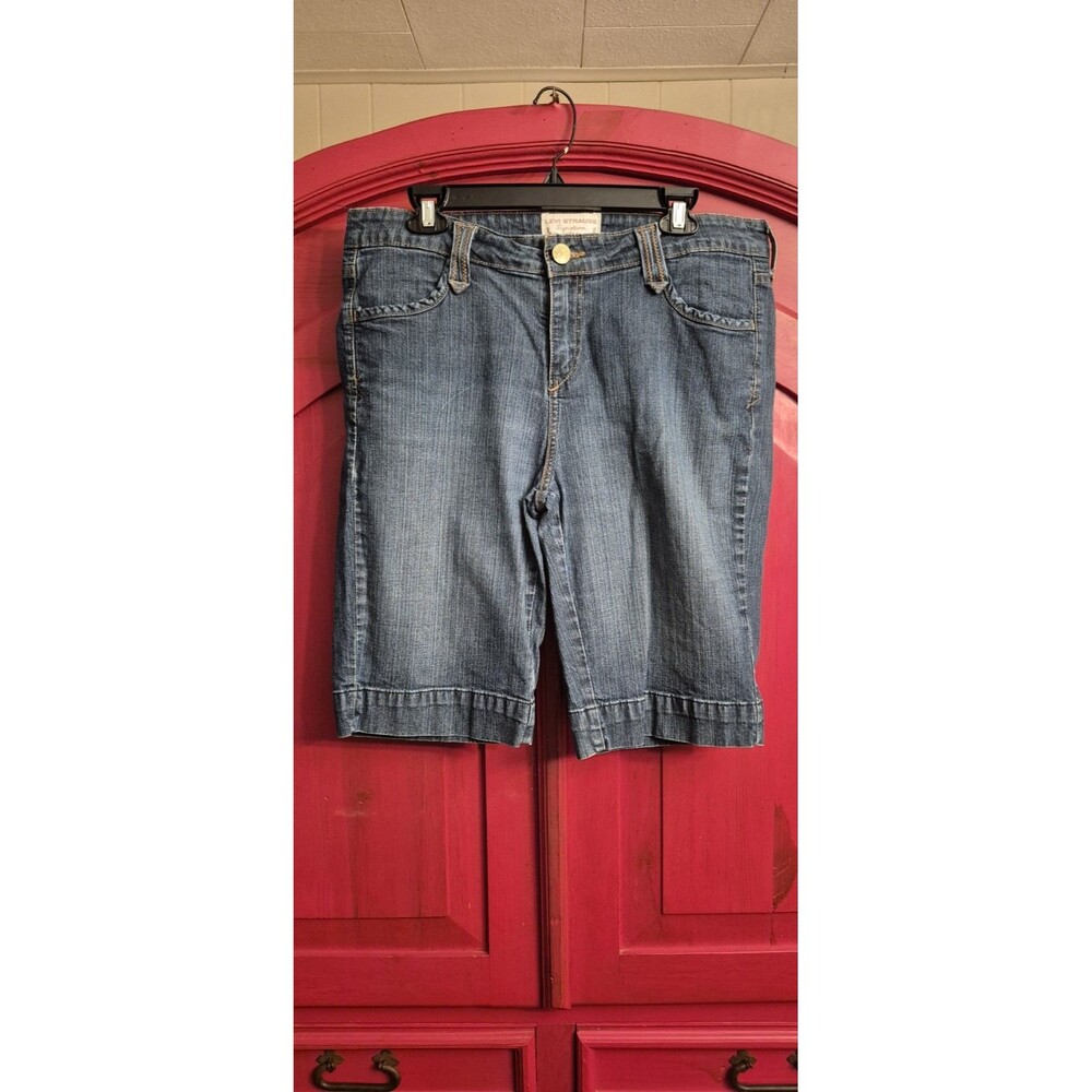 Levi Strauss & Co. women's 12 Misses Shorts Denim Bermuda Knee Length Blue EUC